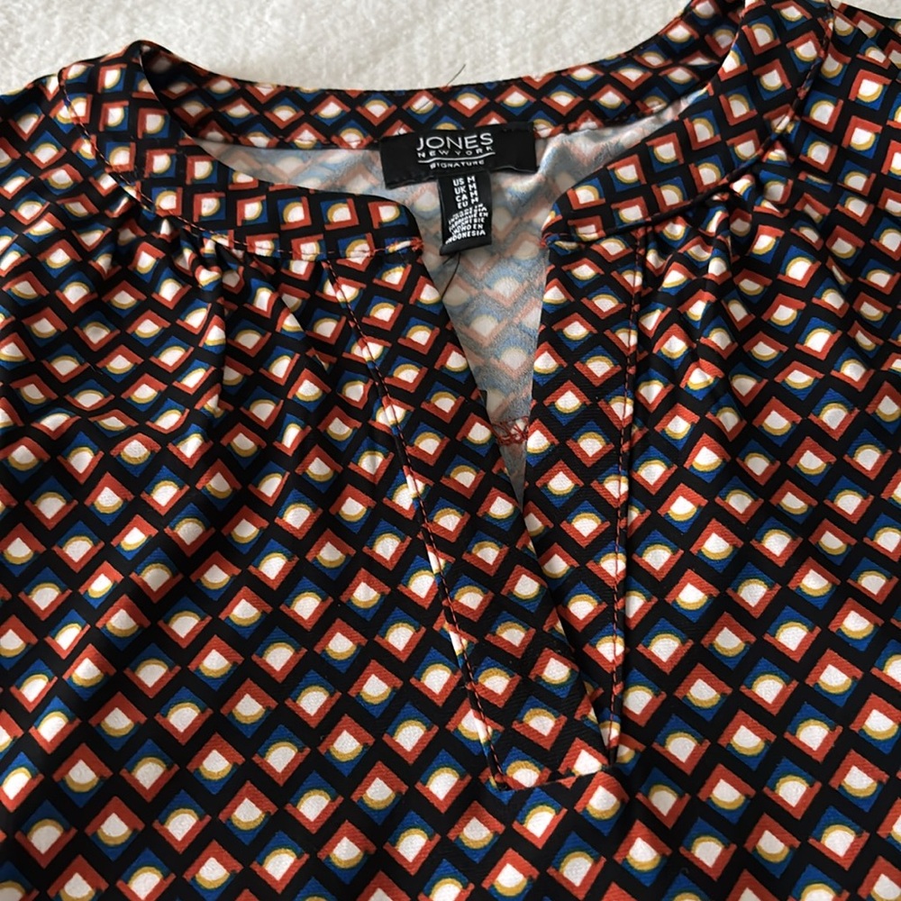 size M, Black, Blue and Rusty Red Women's Top, NWT
Jones NY - Picture 5 of 8